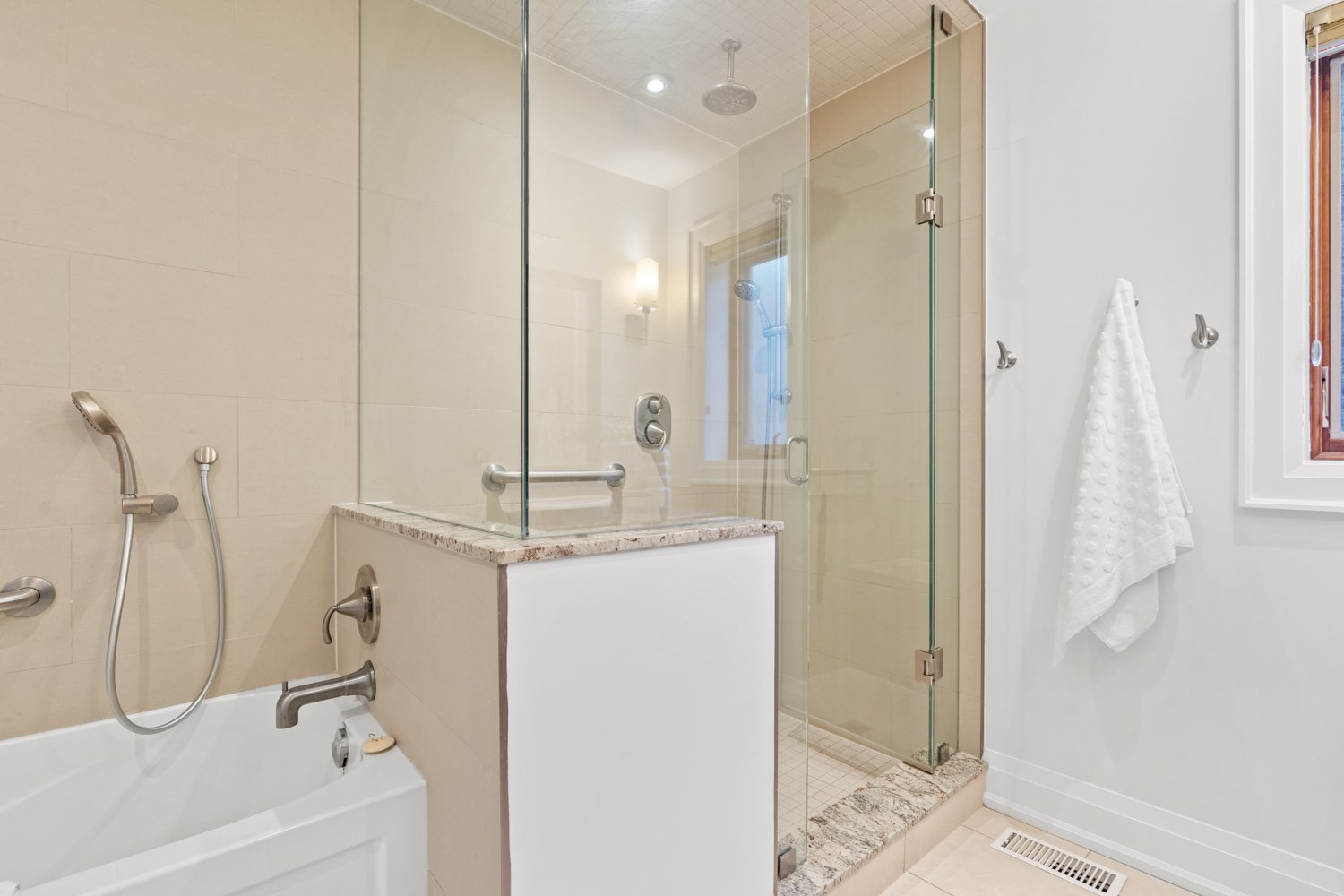 474 Armadale Ave_033.jpg