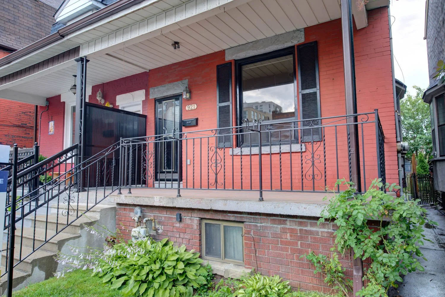 921 Lansdowne_048.jpg