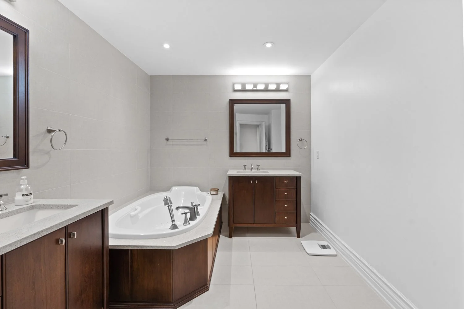 38 Avenue Rd_022.jpg