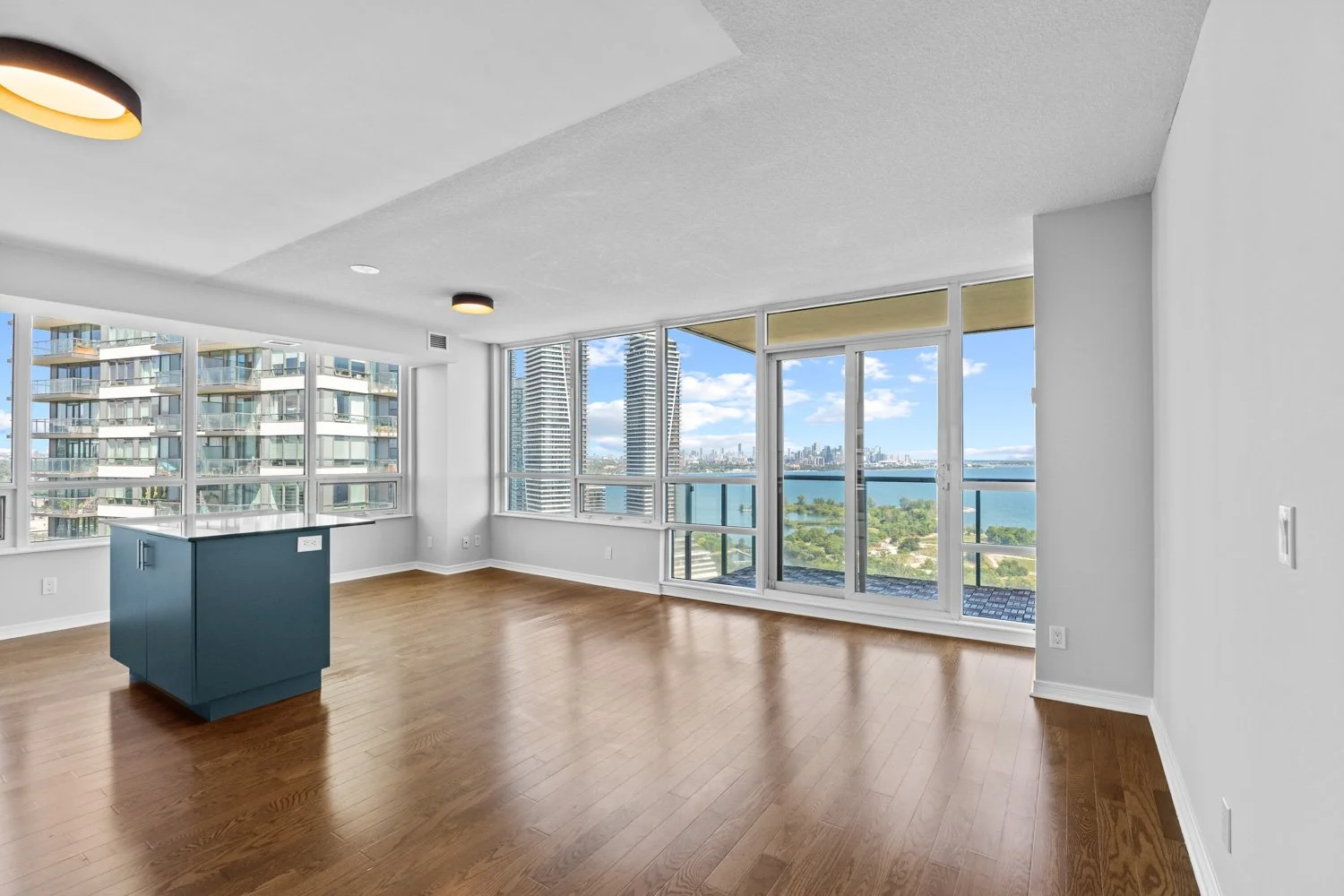 2240 Lakeshore #3006_011.jpg