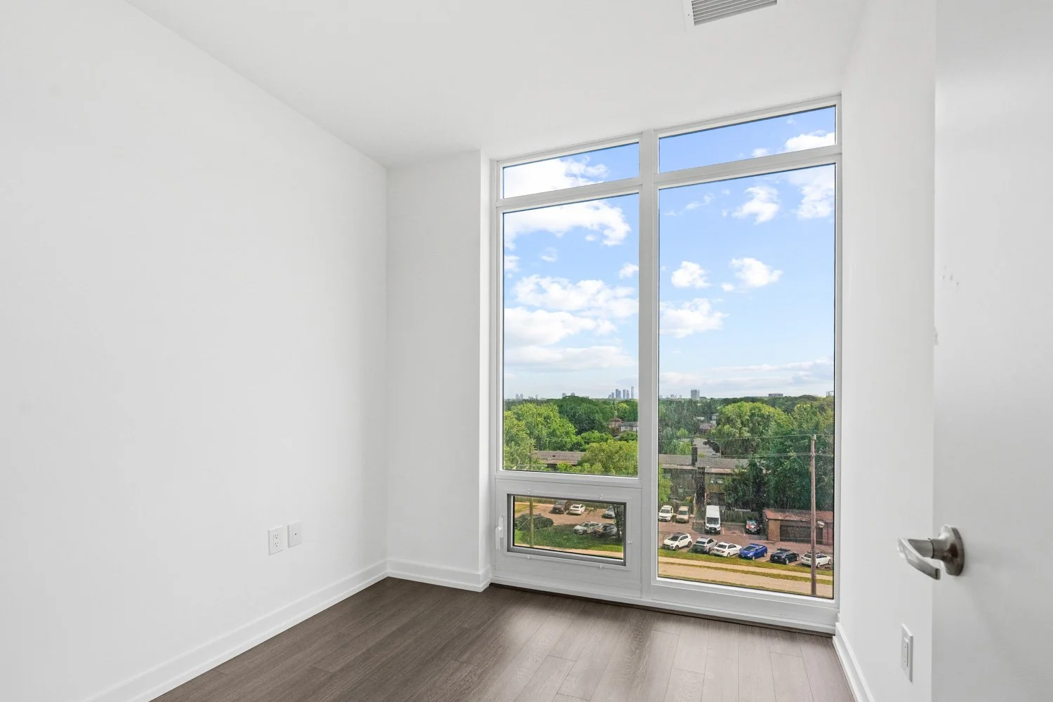 4010 Eglinton_020.jpg