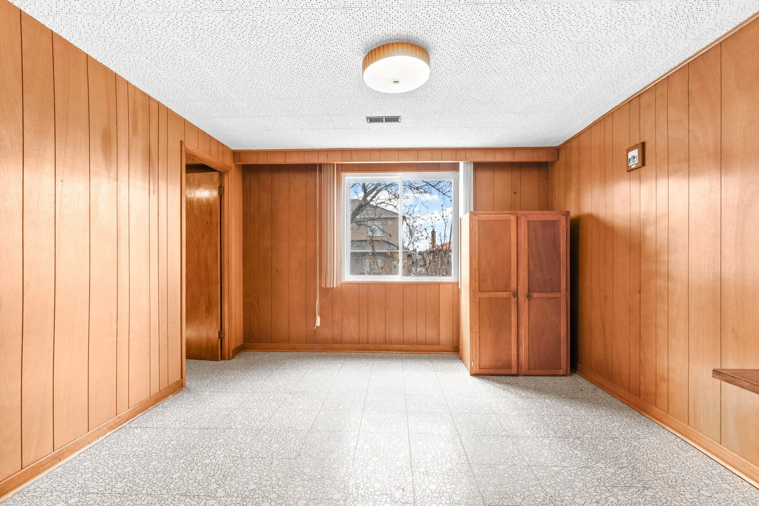 583 Queens Dr_028.jpg