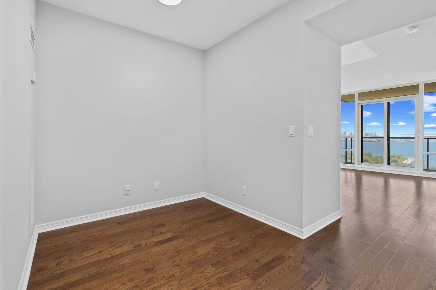 2240 Lakeshore #3006_010.jpg