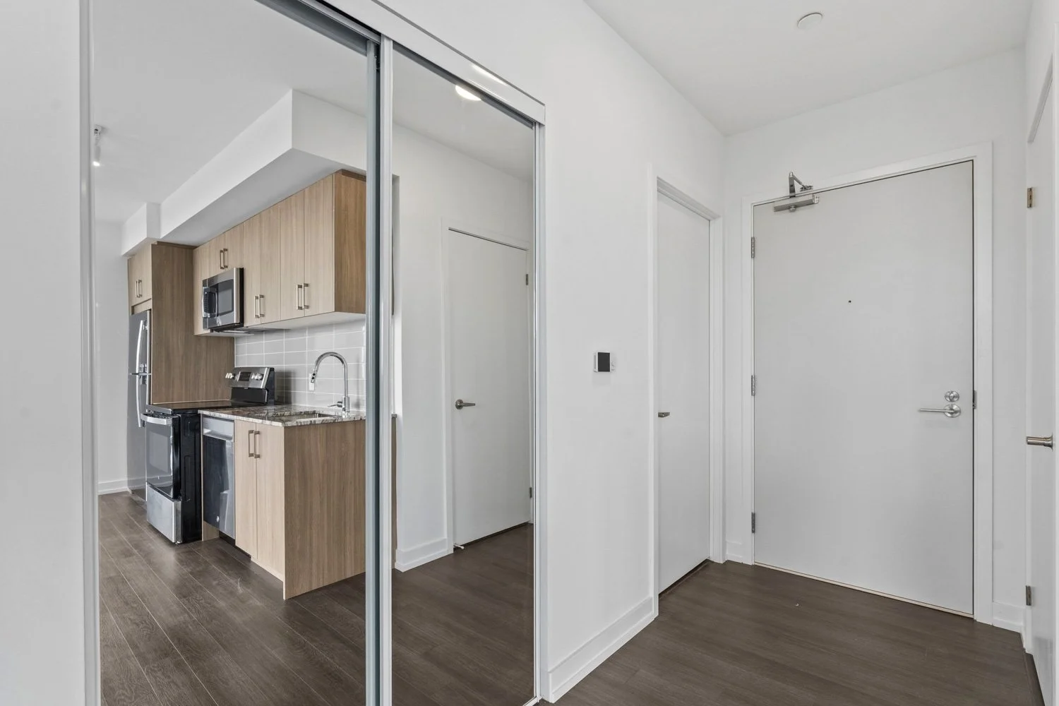 4010 Eglinton_026.jpg