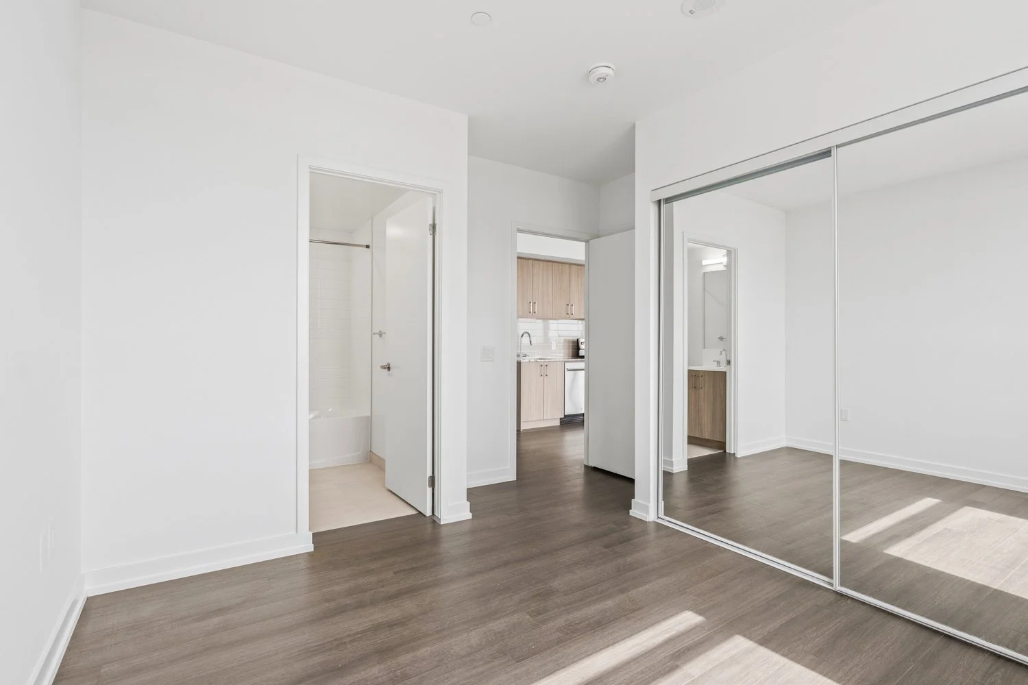 4010 Eglinton_015.jpg