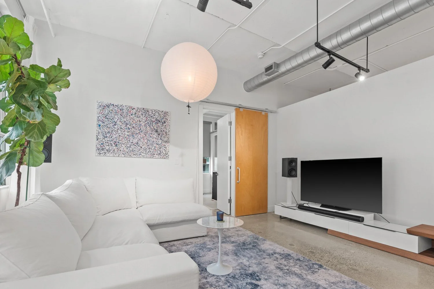 188 Eglinton_018.jpg
