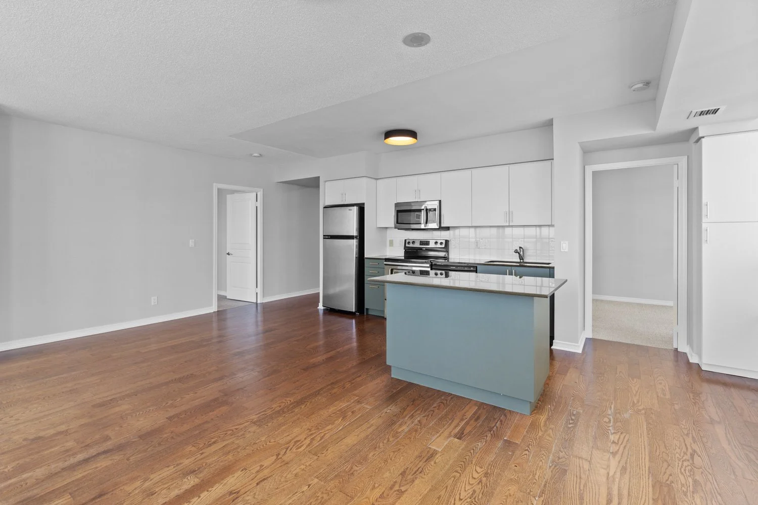 2240 Lakeshore #3006_019.jpg