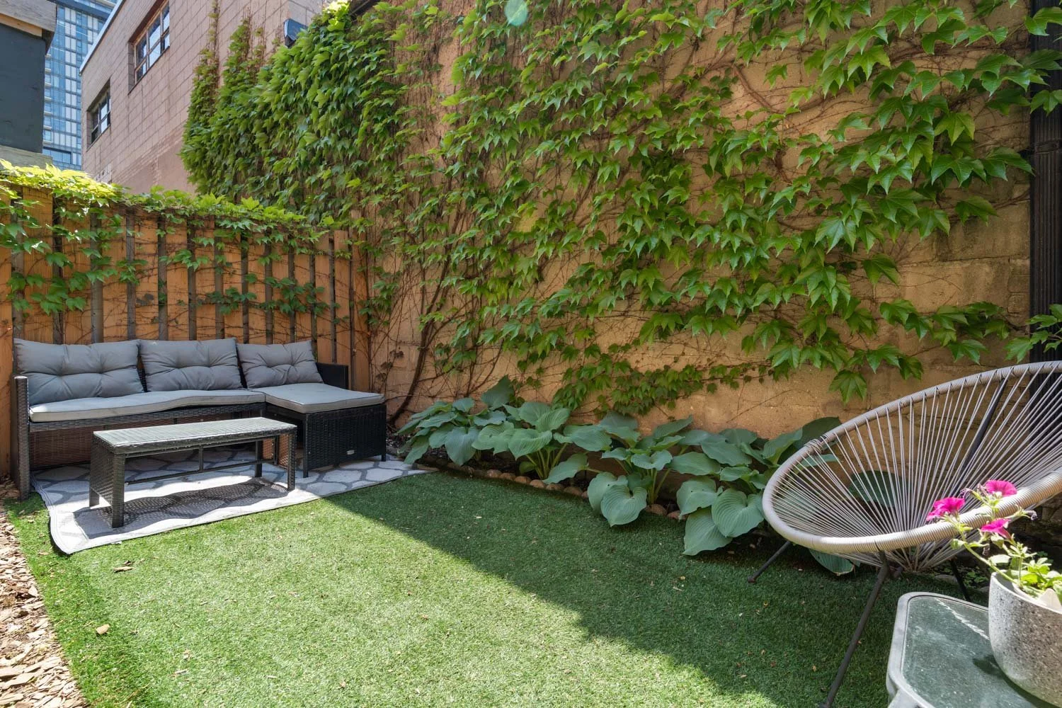 8 Grogan Mews_035.jpg