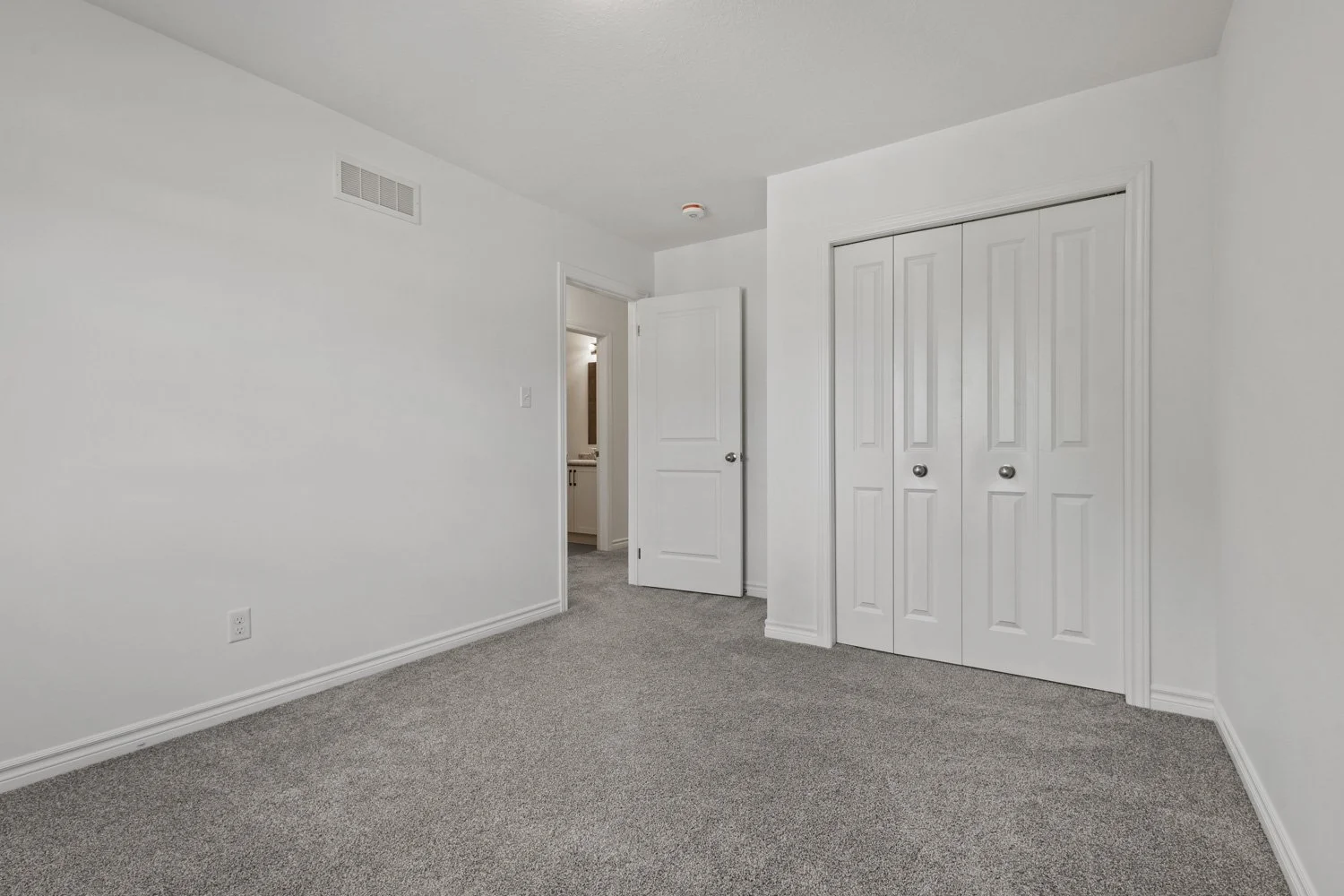 91 Woodedge circle_032.jpg