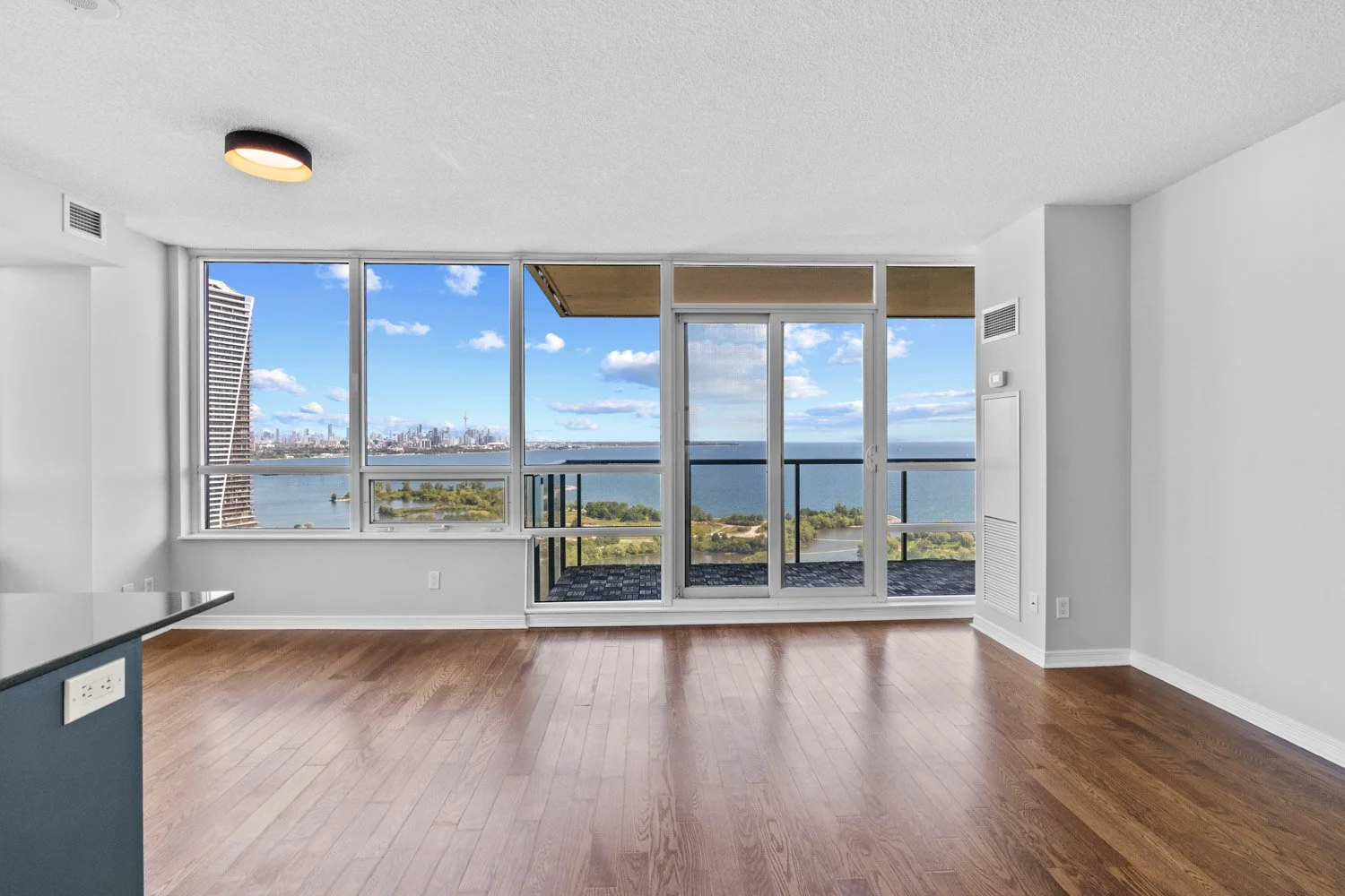 2240 Lakeshore #3006_017.jpg