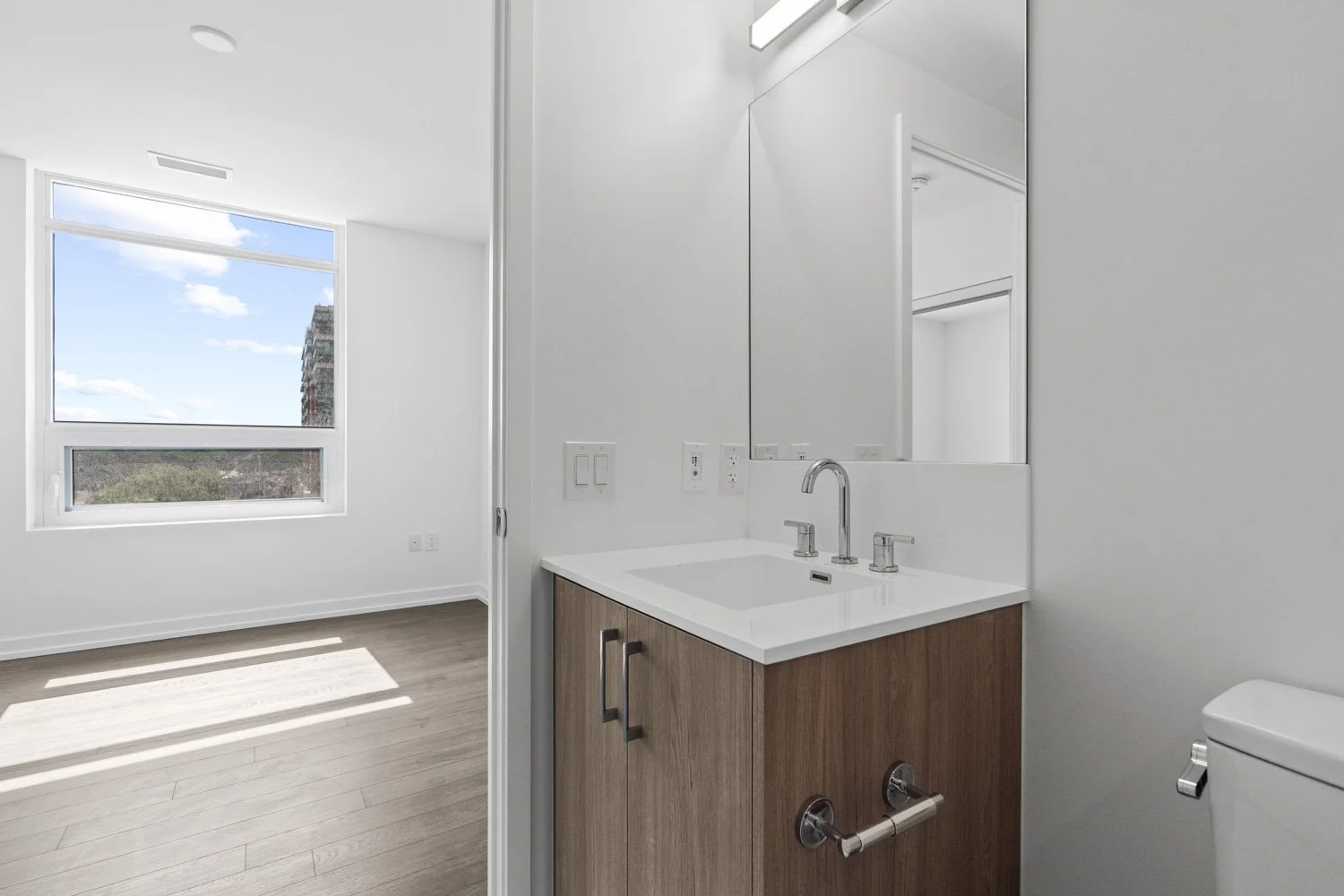 4010 Eglinton_019.jpg