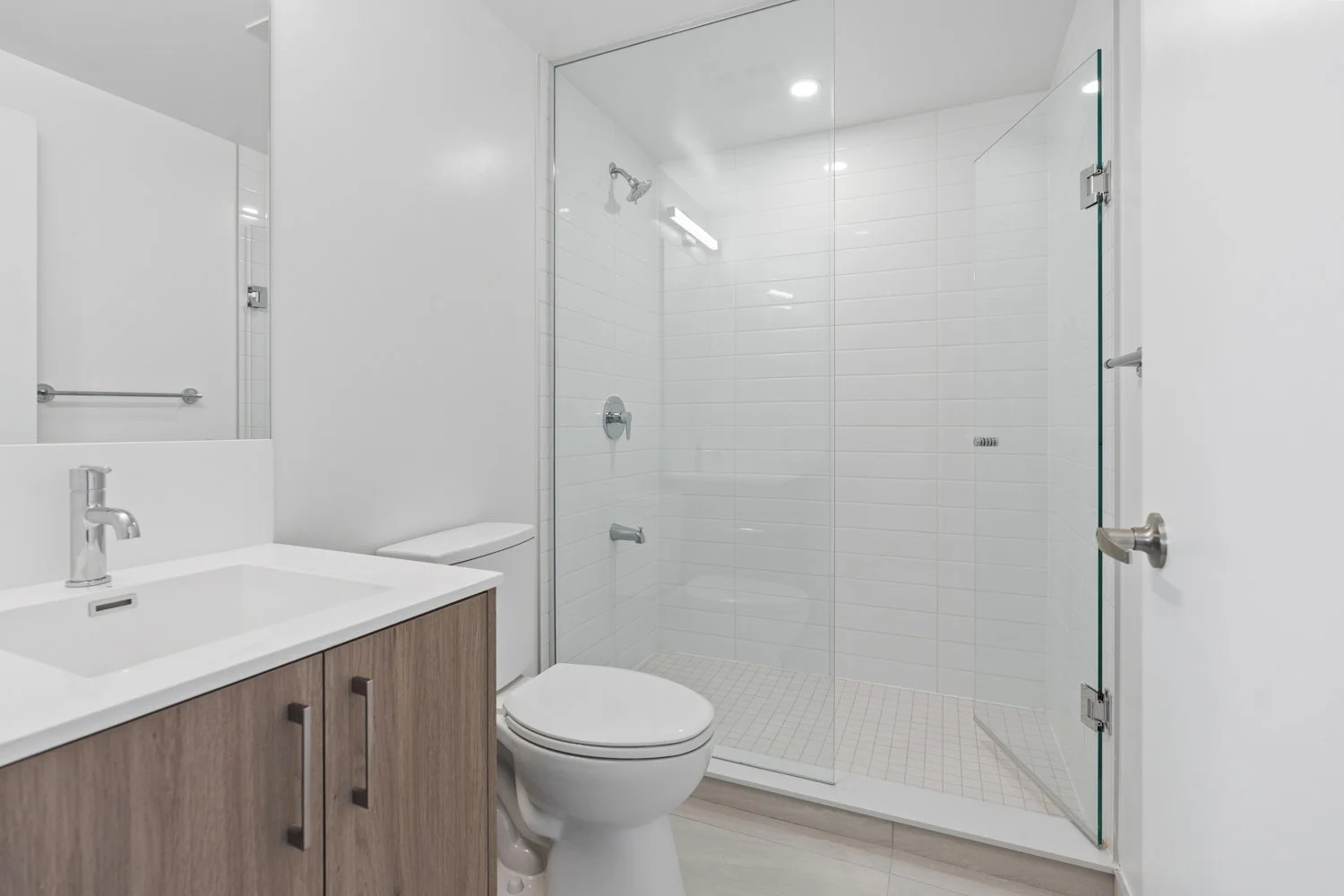 4010 Eglinton_023.jpg