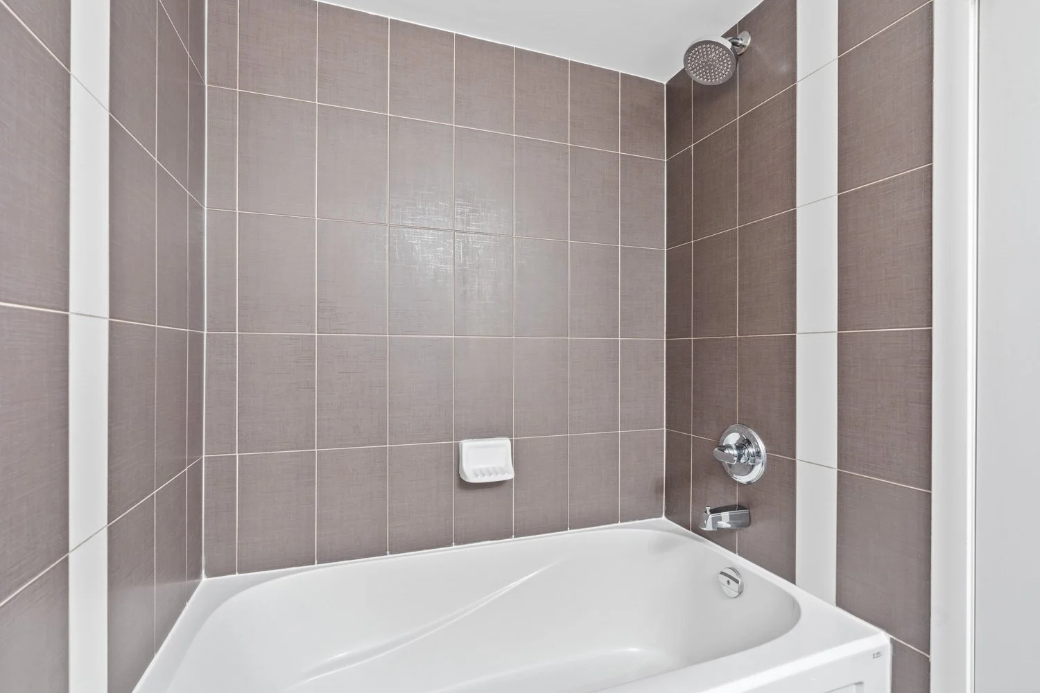 5793 Yonge_031.jpg