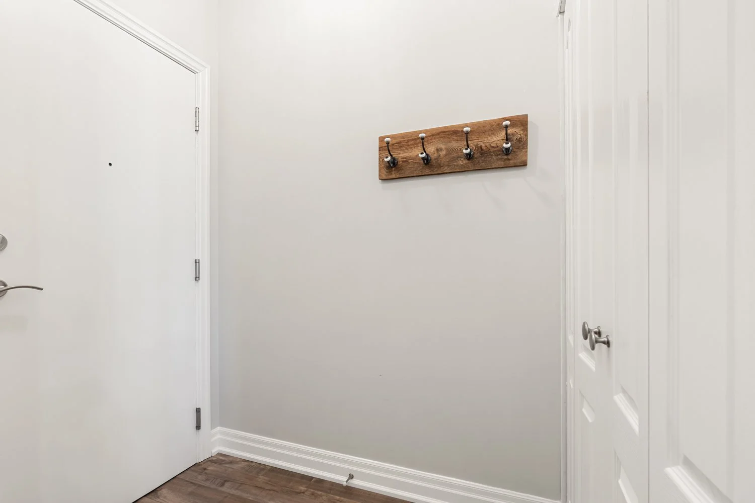 2121 Lakeshore_027.jpg