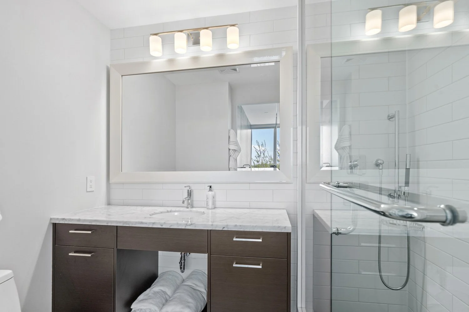 88 Parklawn_025.jpg