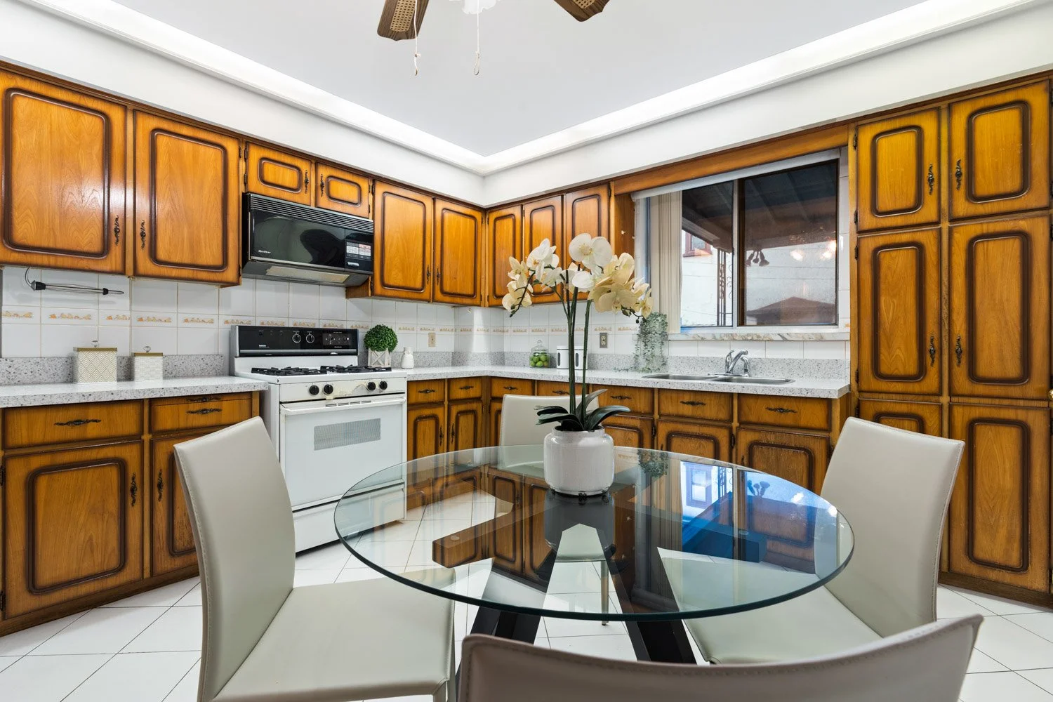 921 Lansdowne_013.jpg