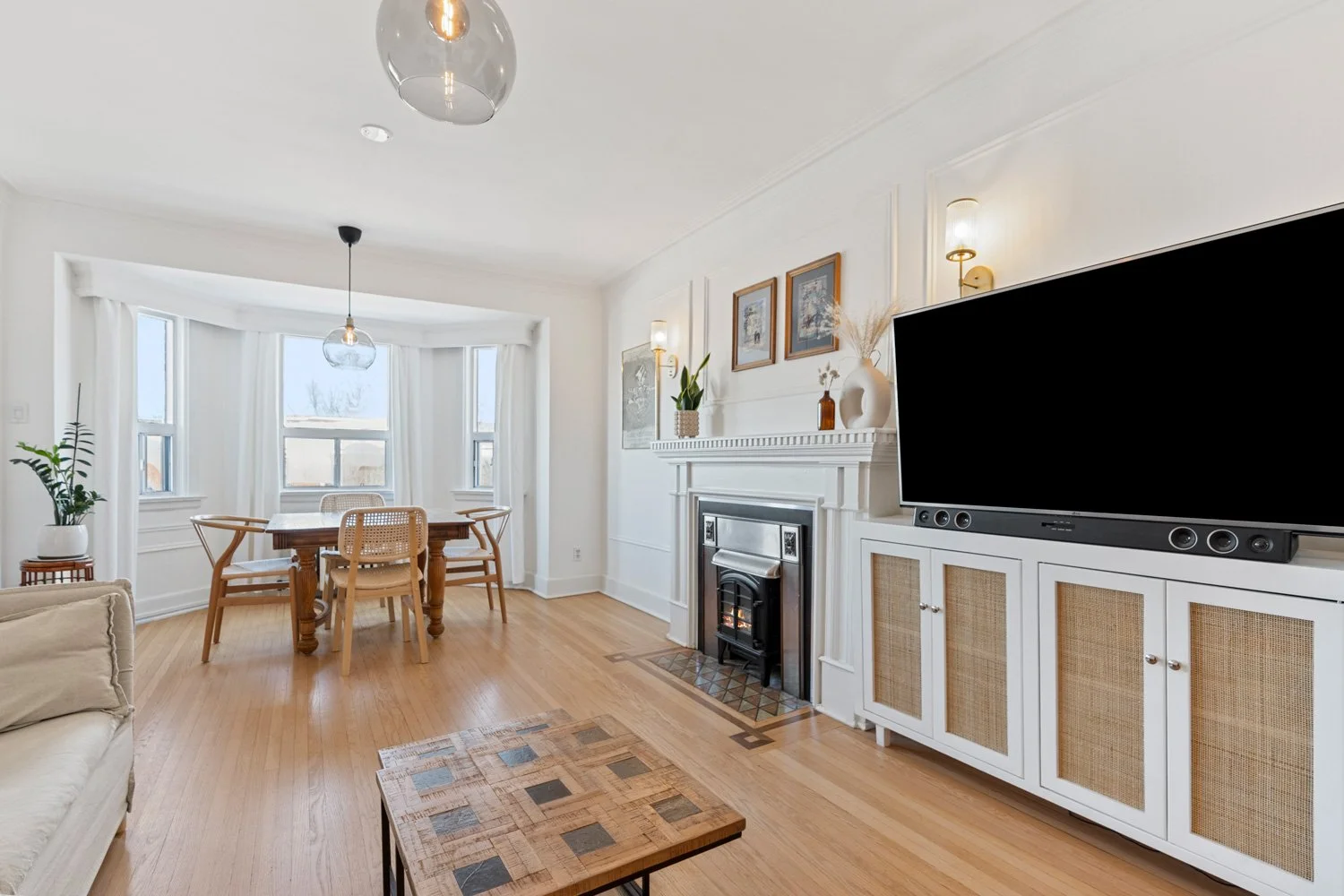 1646 Bathurst_004.jpg