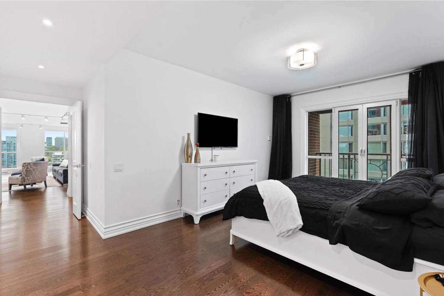 38 Avenue Rd_016.jpg