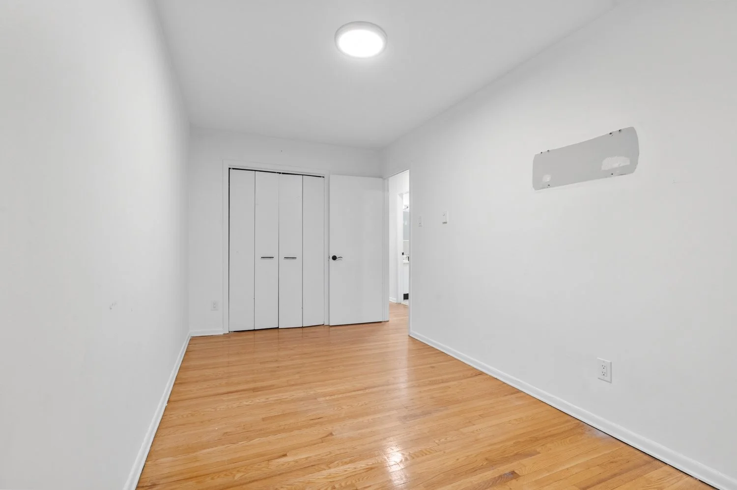 3524 Bathurst St_041.jpg