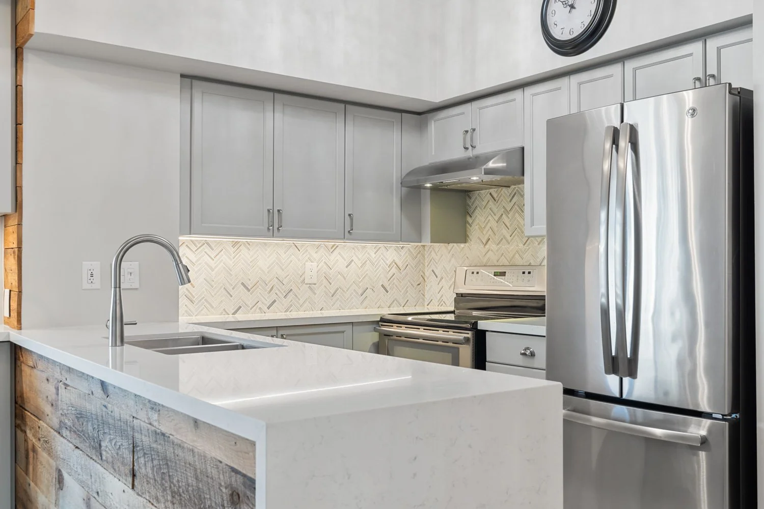 2121 Lakeshore_009.jpg