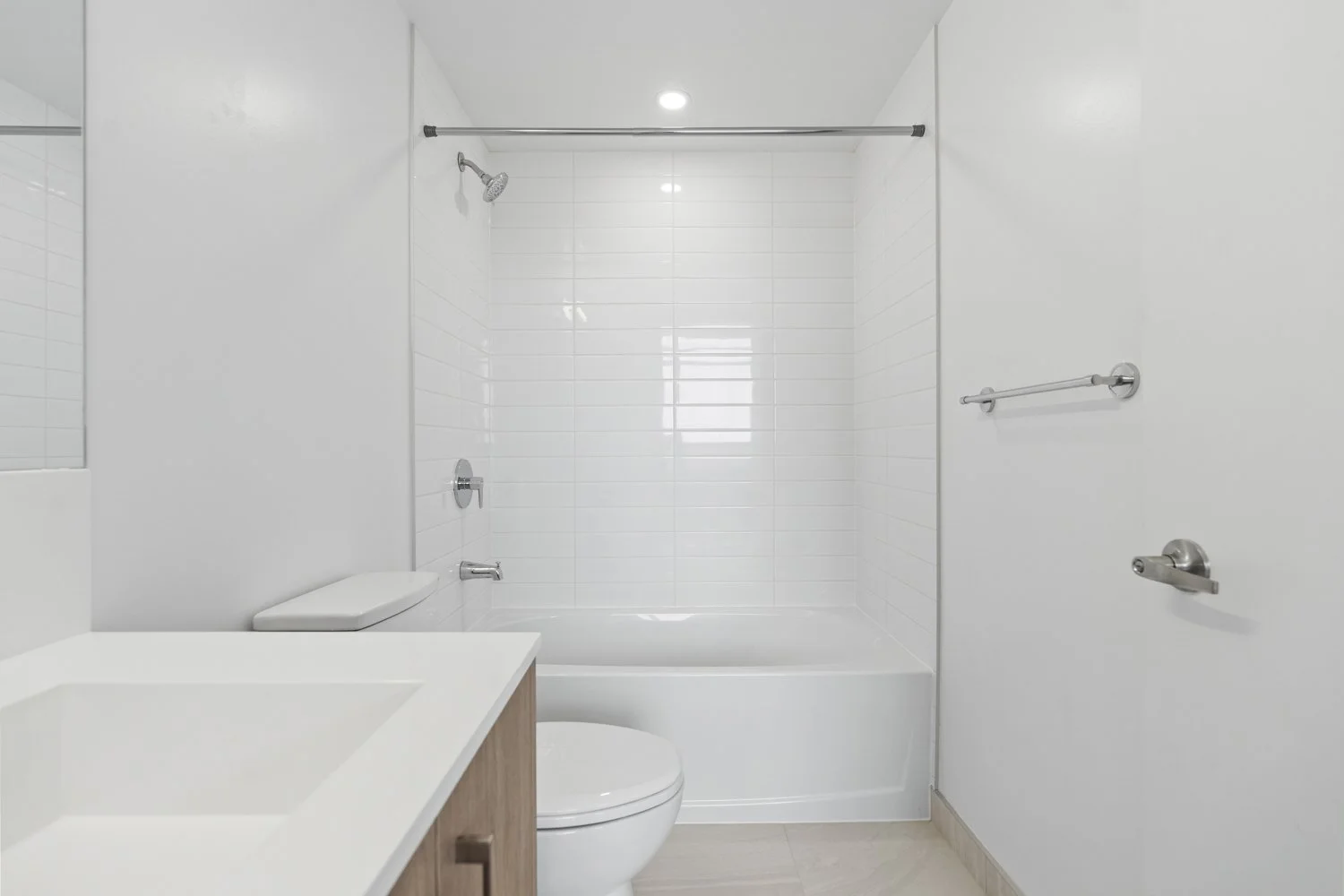 4010 Eglinton_018.jpg
