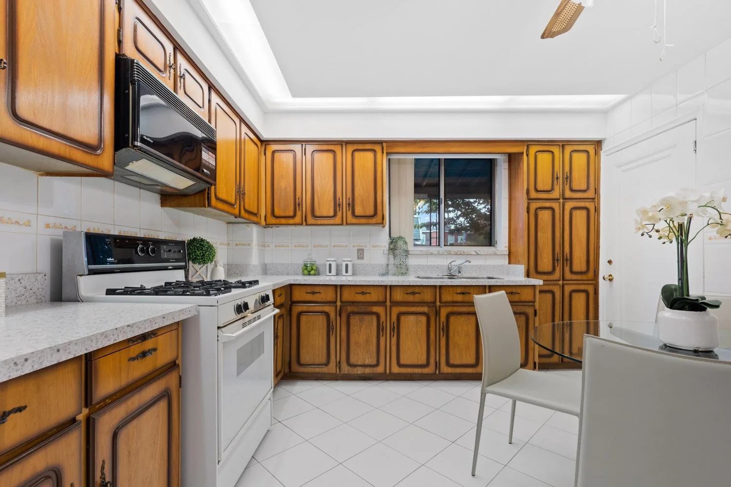921 Lansdowne_015.jpg