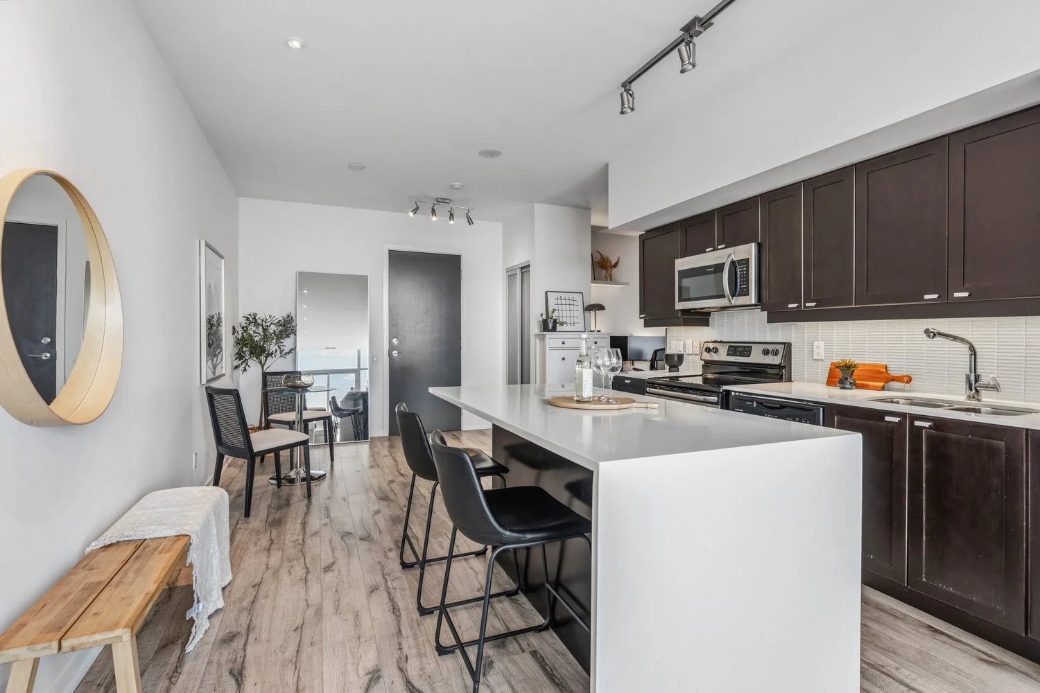 105 The Queensway_007.jpg