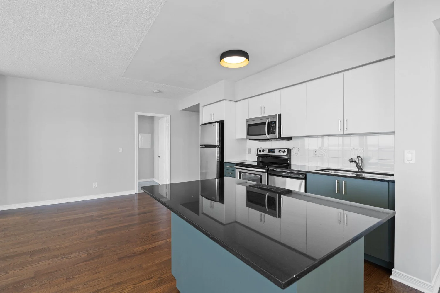 2240 Lakeshore #3006_025.jpg