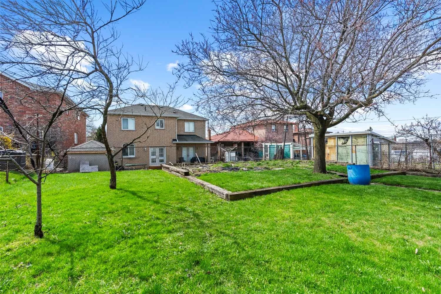 583 Queens Dr_034.jpg