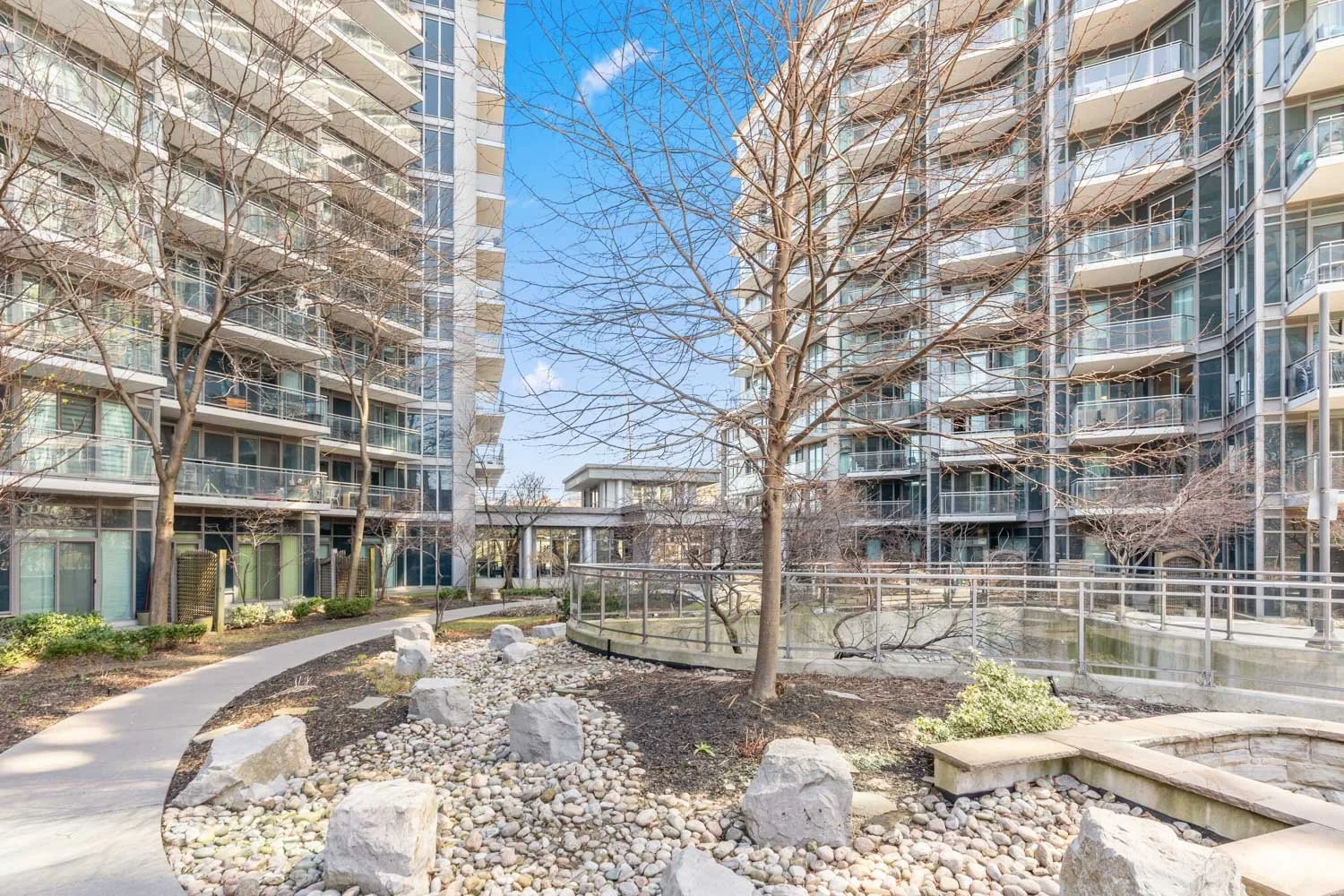 2121 Lakeshore_034.jpg