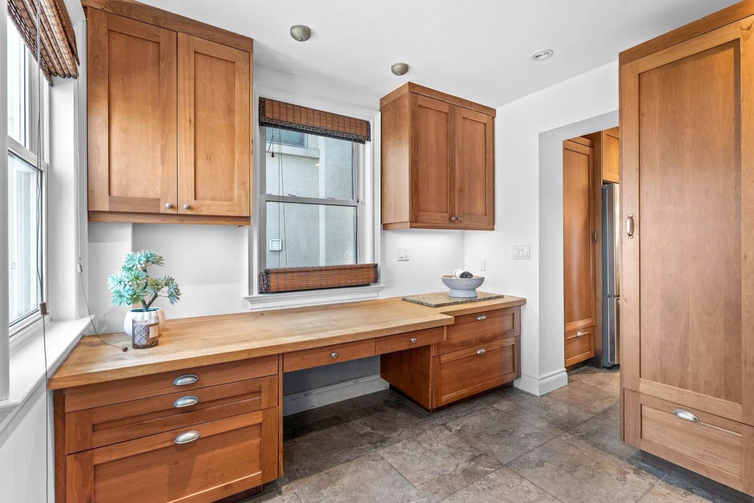 327 Bessborough_015.jpg