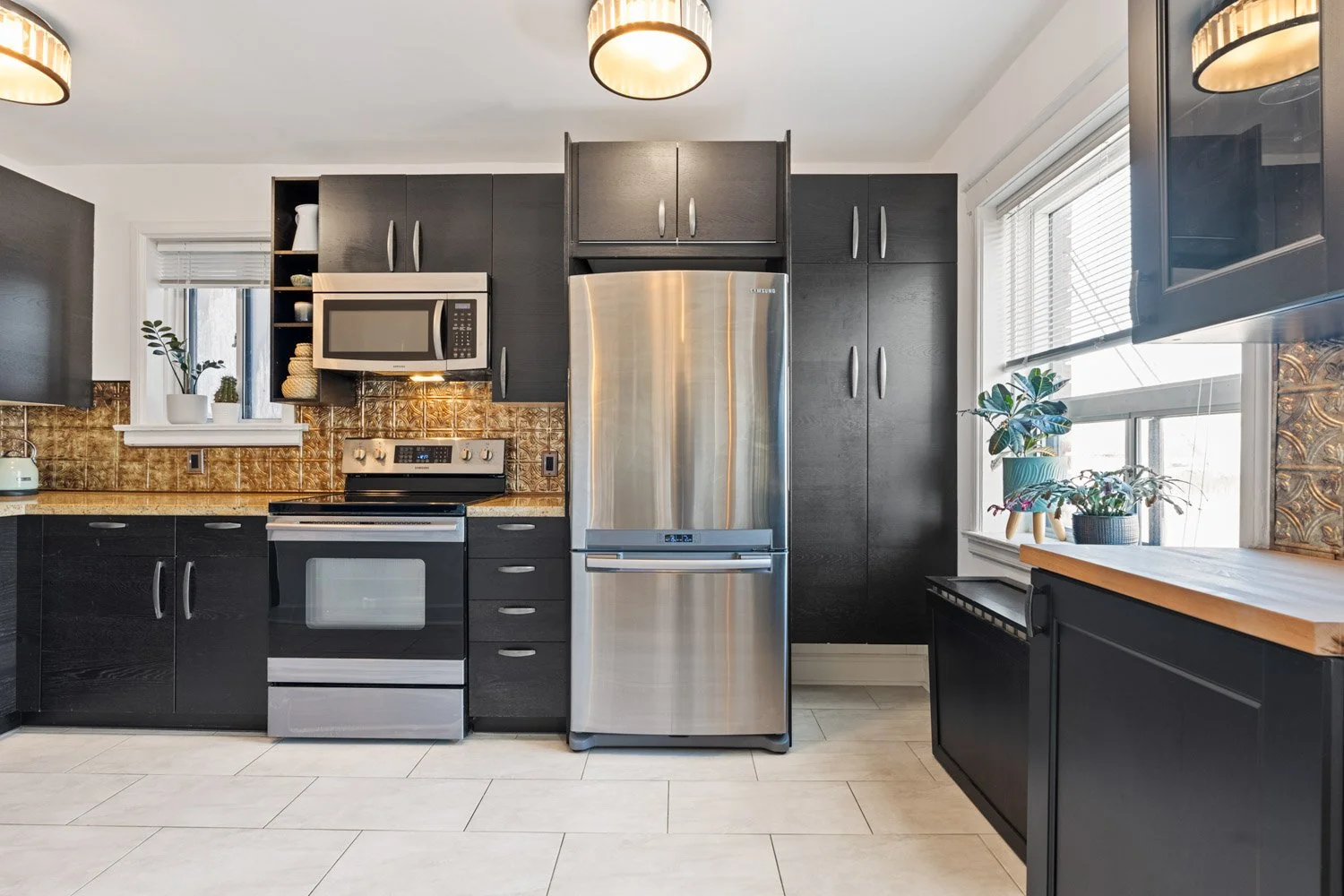 1646 Bathurst_014.jpg