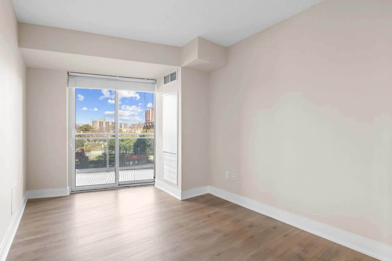 1048 Broadview_016.jpg