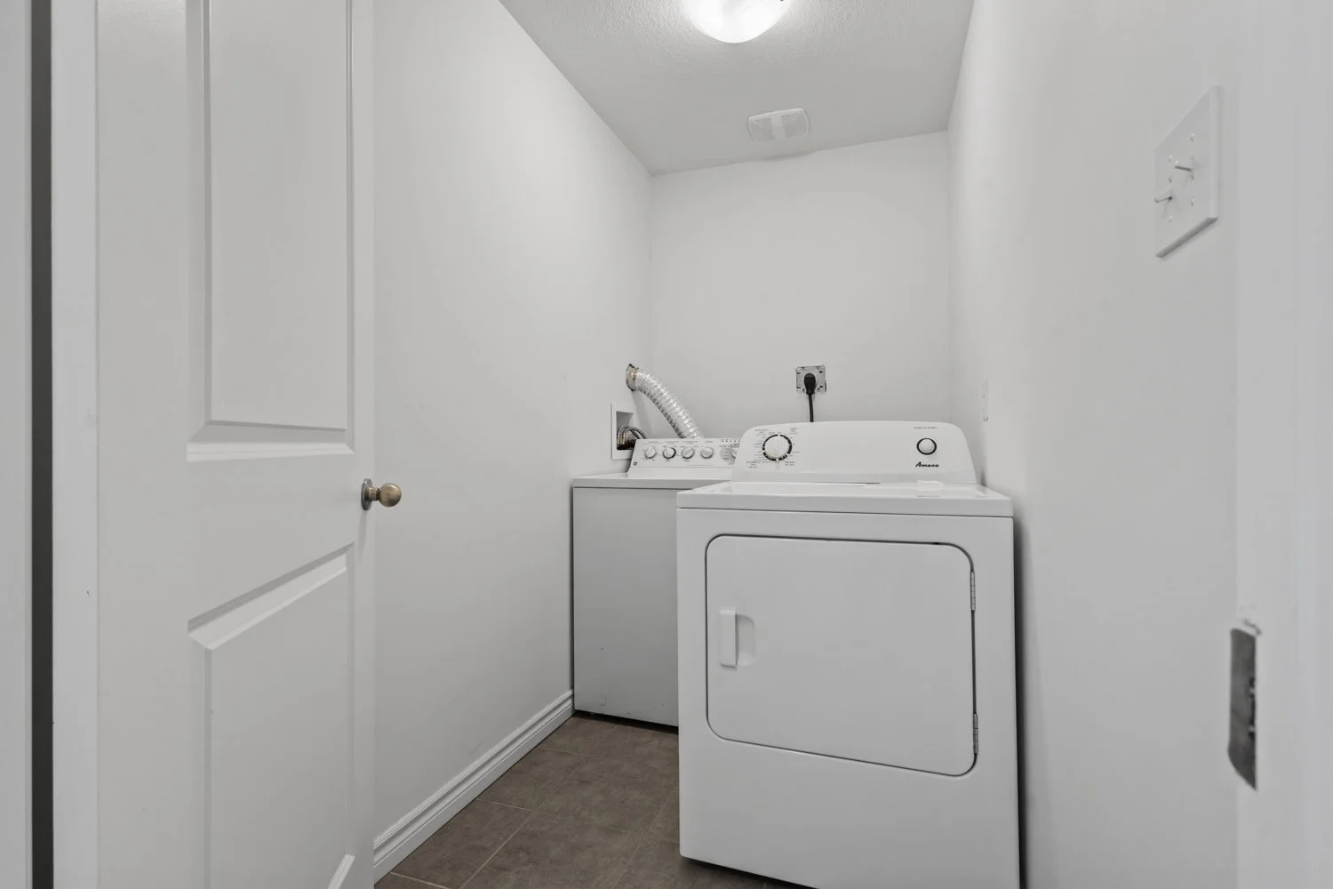 91 Woodedge circle_021.jpg