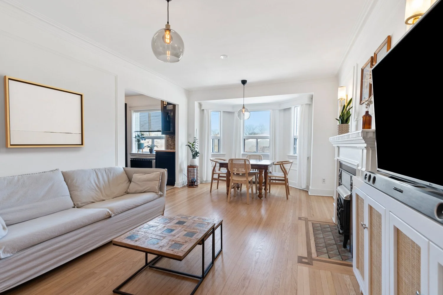 1646 Bathurst_002.jpg