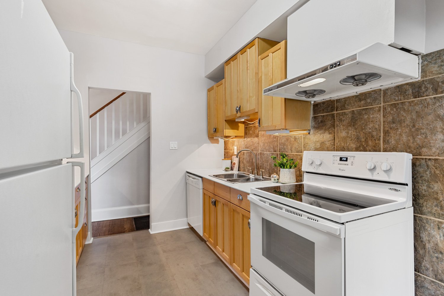 278 Montrose_014.jpg