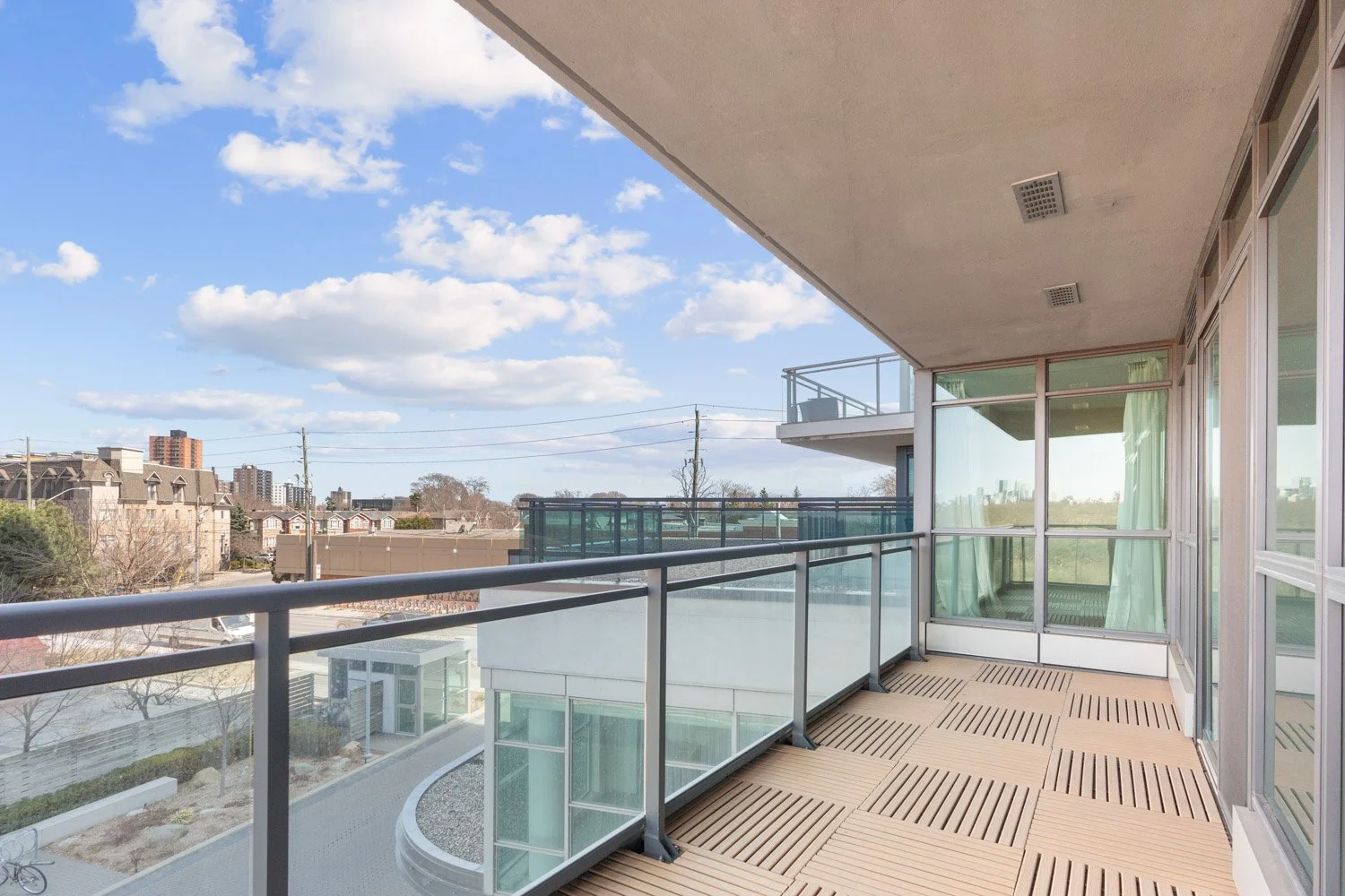 1048 Broadview_022.jpg
