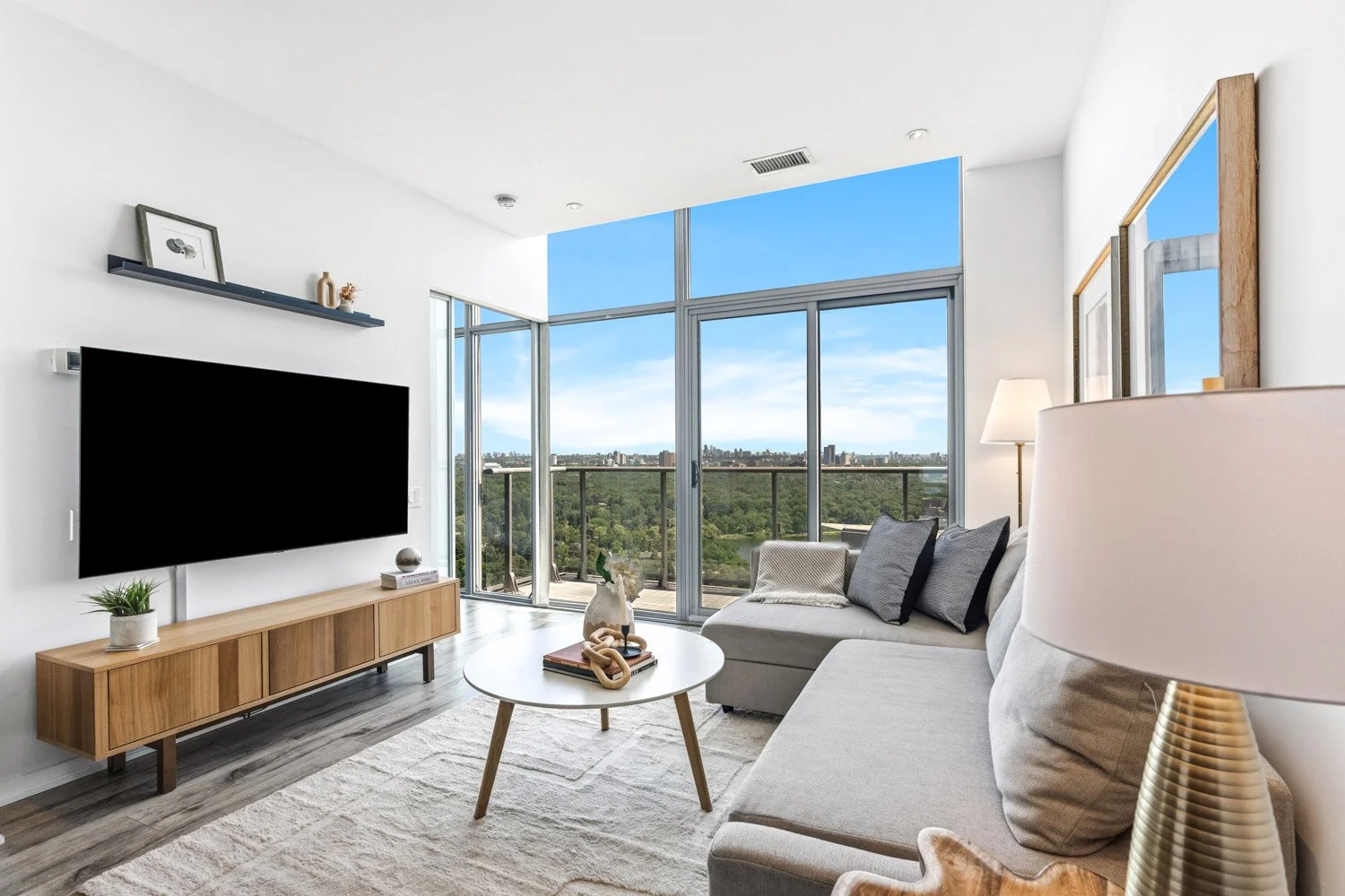 105 The Queensway_009.jpg