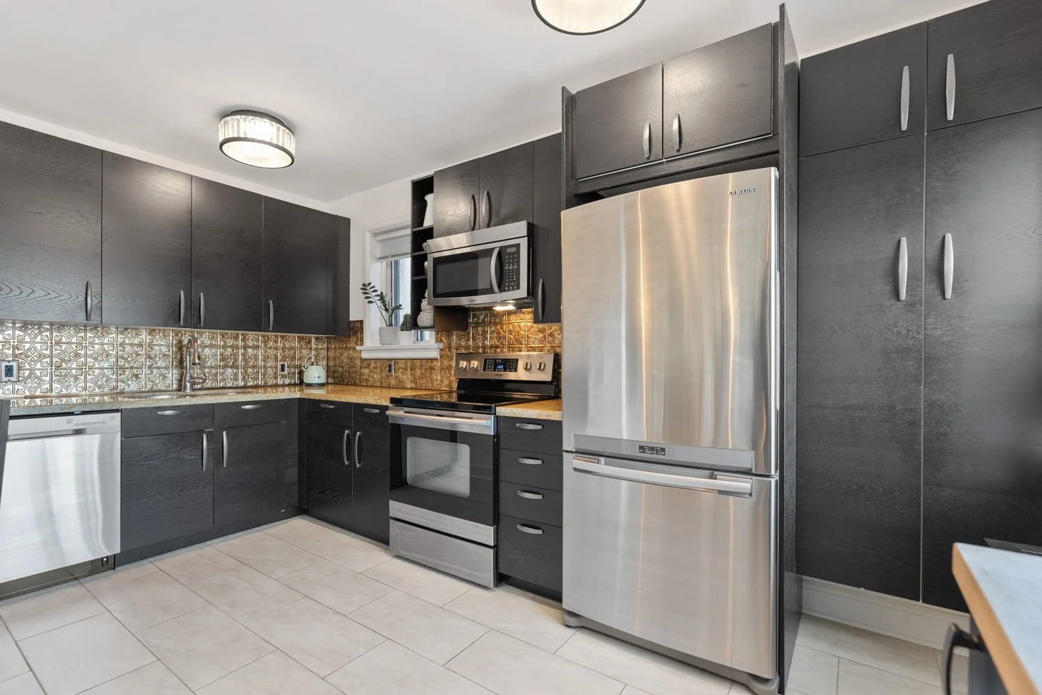 1646 Bathurst_012.jpg