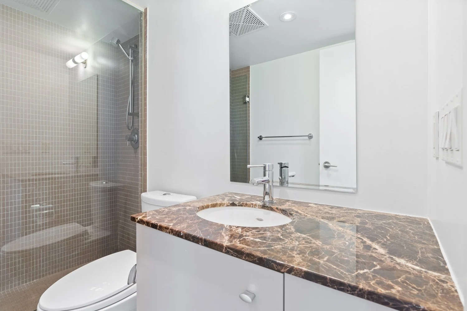 1048 Broadview_014.jpg