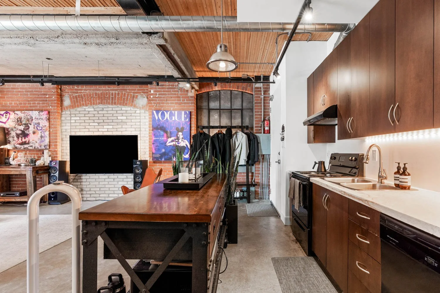 68 Broadview_019.jpg