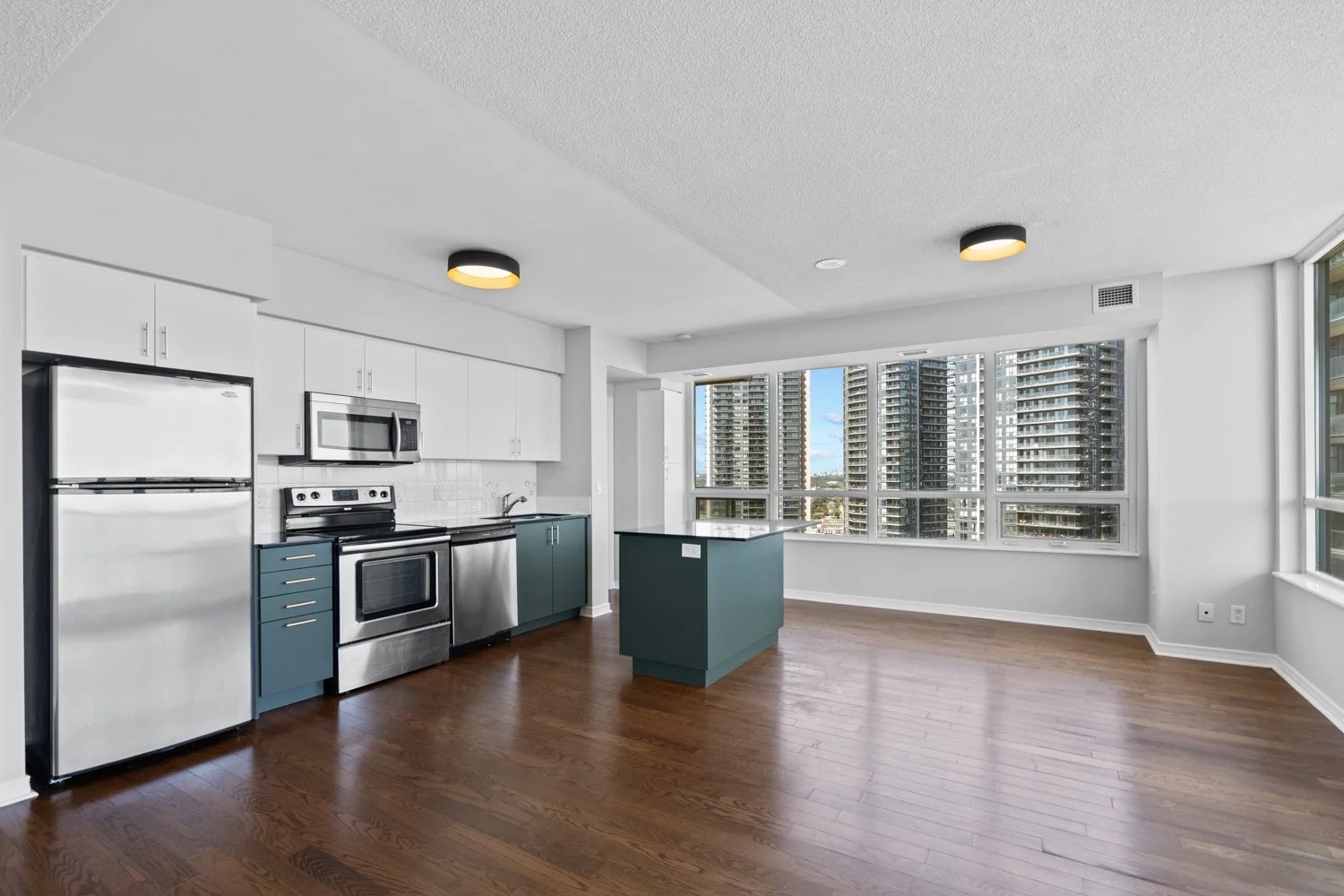 2240 Lakeshore #3006_027.jpg