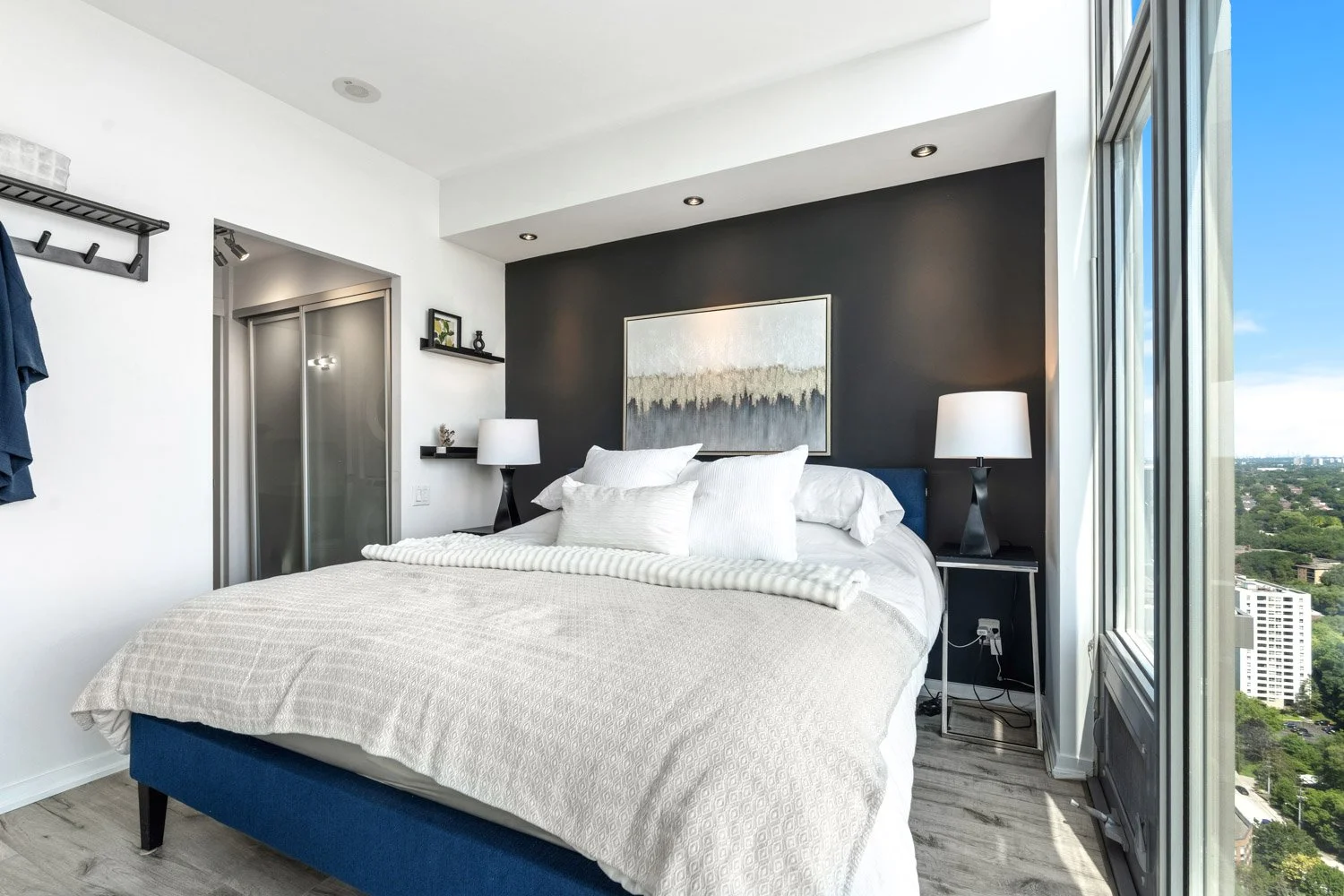 105 The Queensway_017.jpg