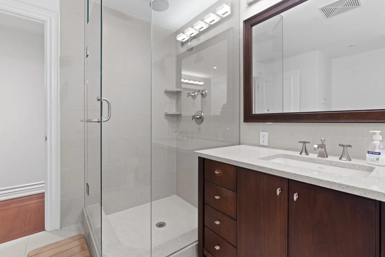 38 Avenue Rd_025.jpg