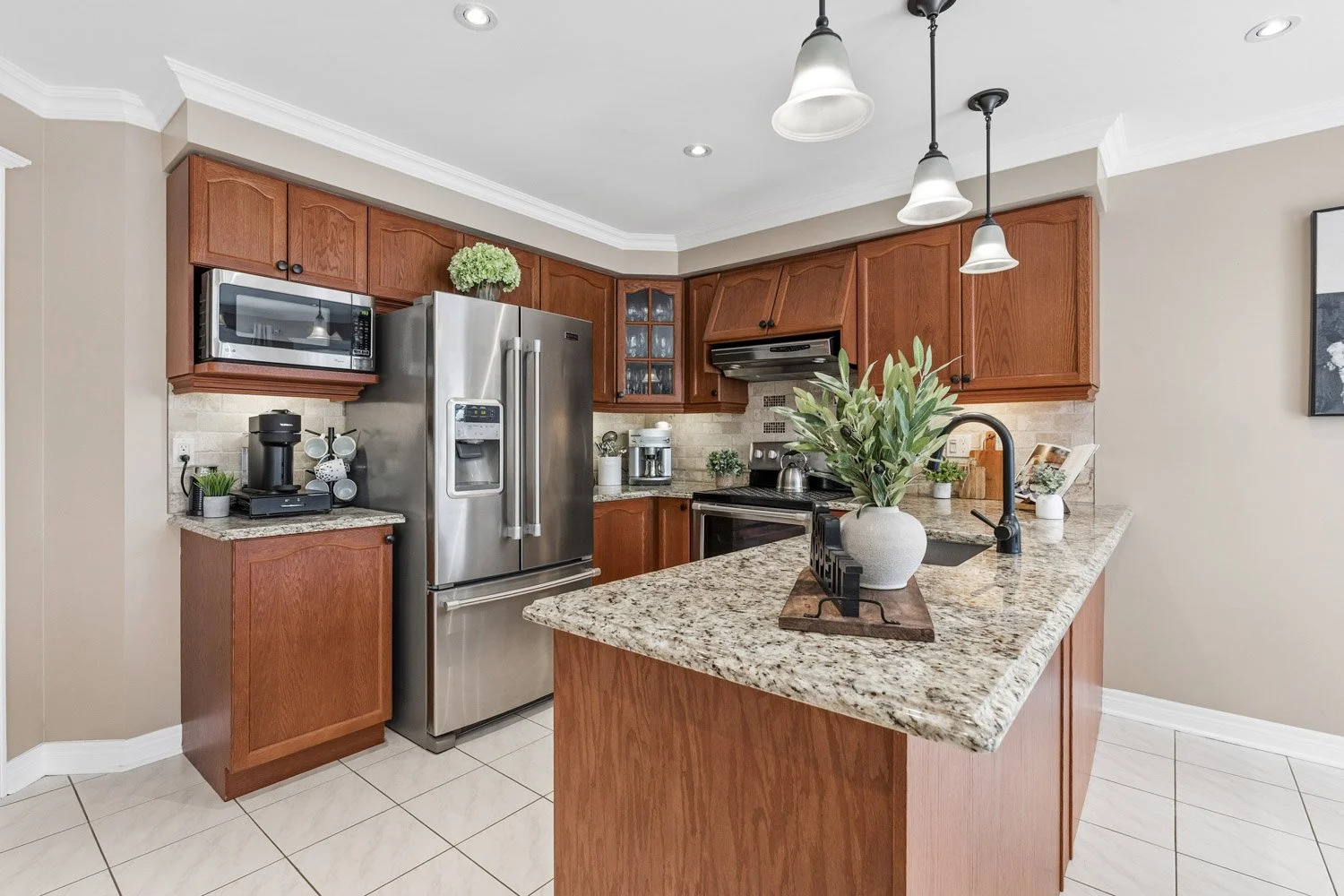 182 Waterbury_004.jpg