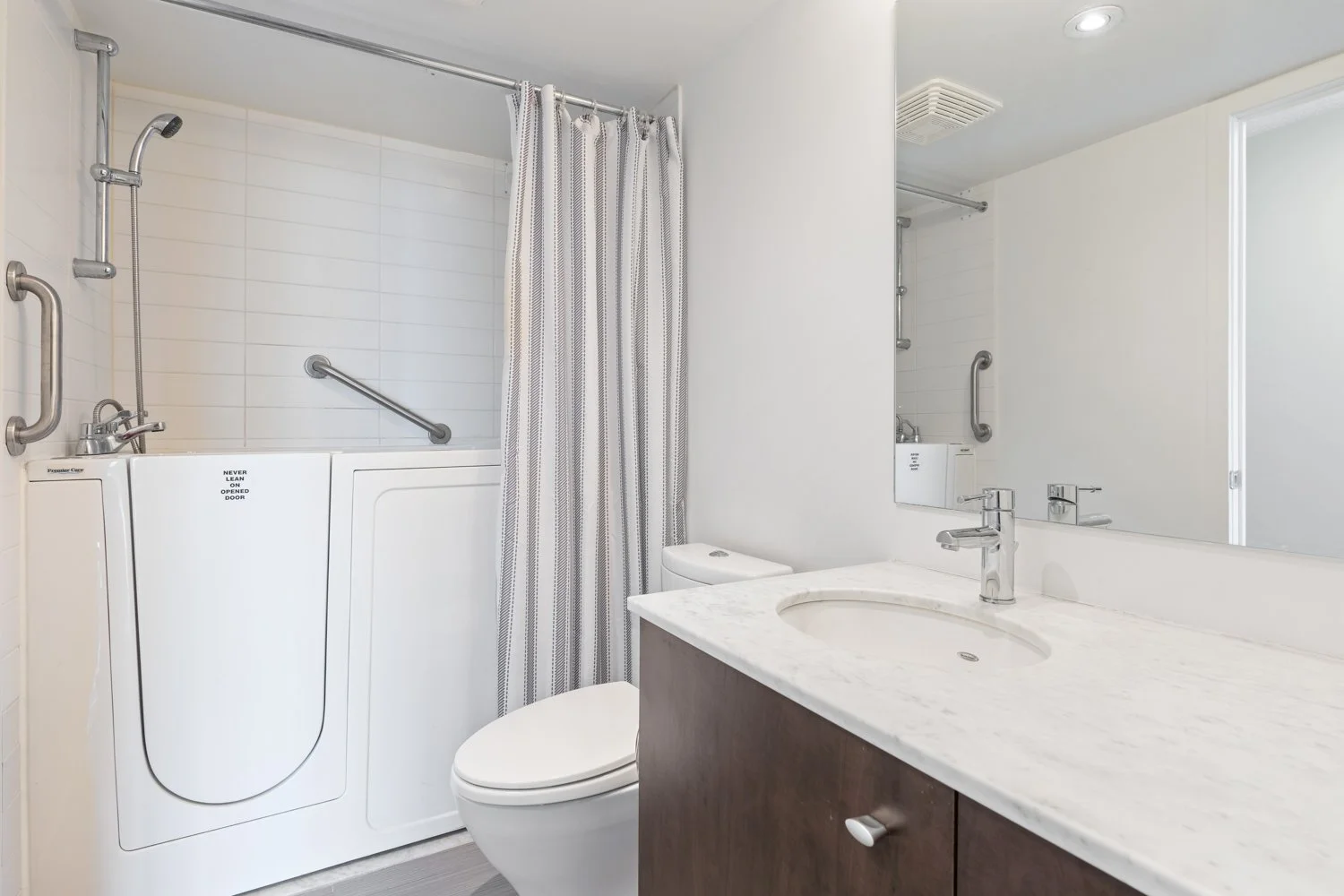 1048 Broadview_020.jpg