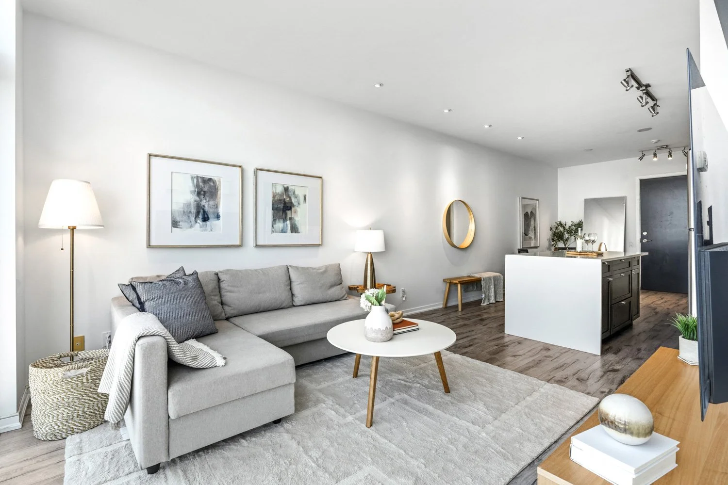 105 The Queensway_014.jpg