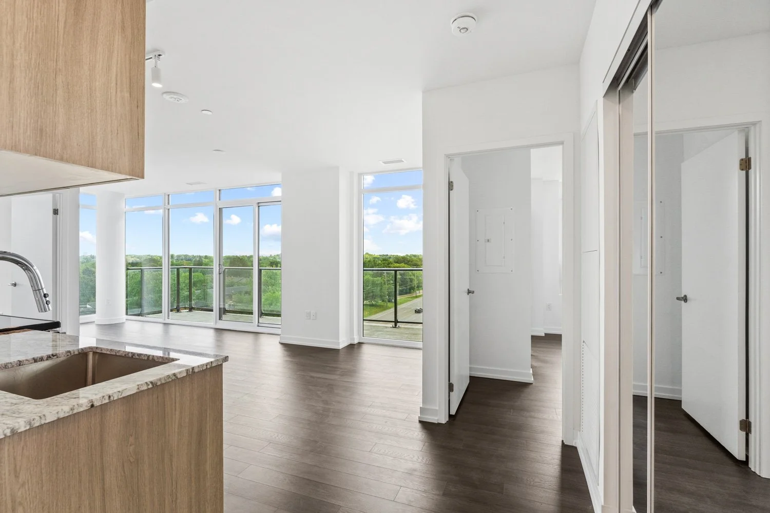 4010 Eglinton_002.jpg