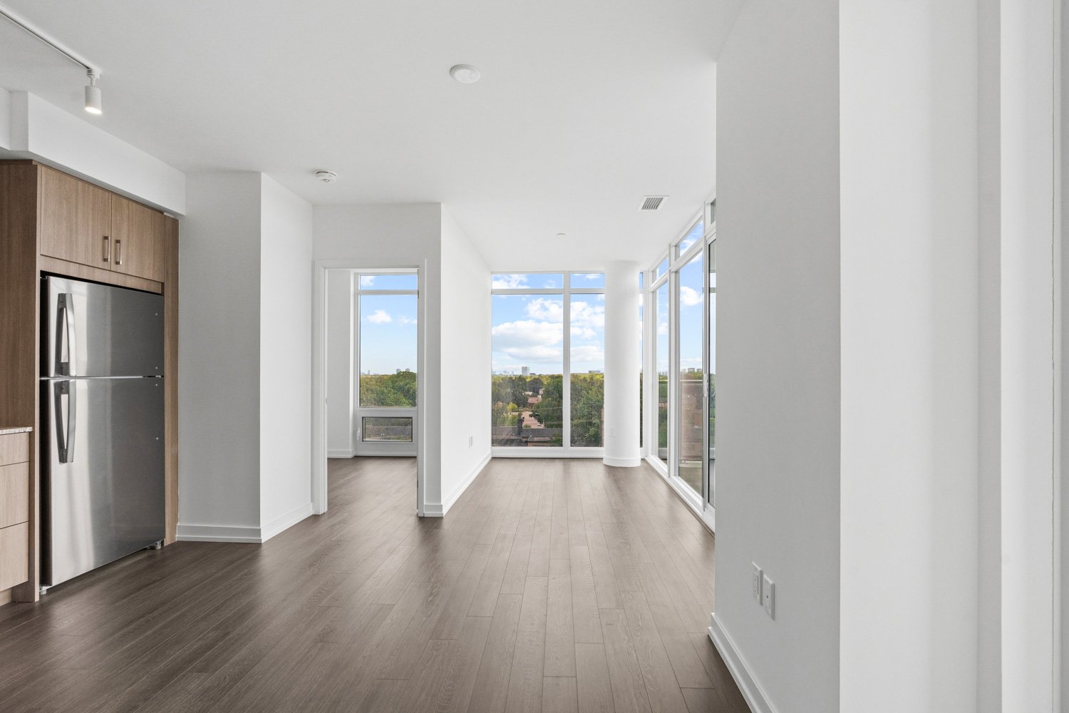 4010 Eglinton_008.jpg