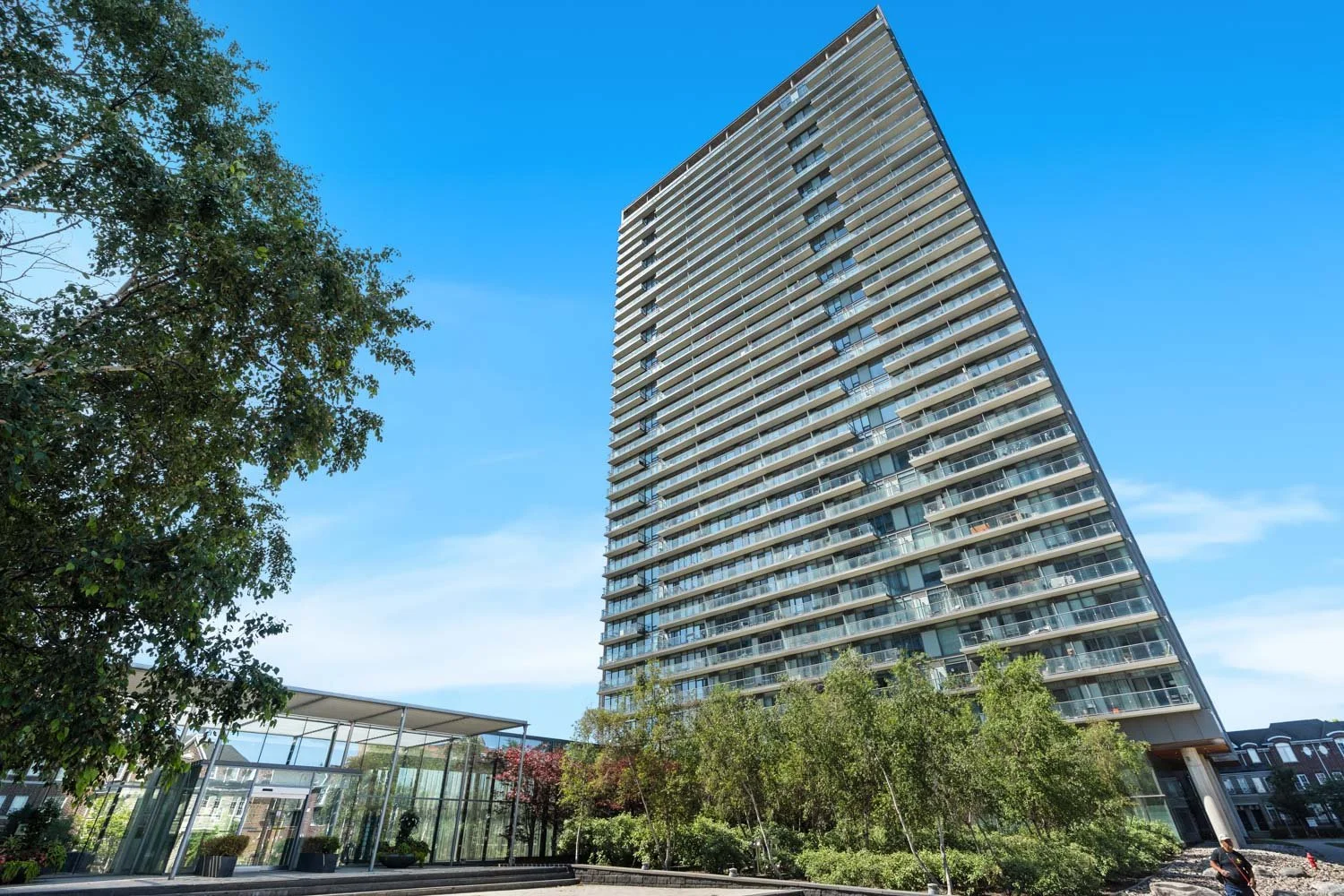 105 The Queensway_001.jpg